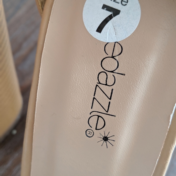 Heels - Picture 4 of 4